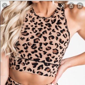 IVL collective highneck leopard sports bra